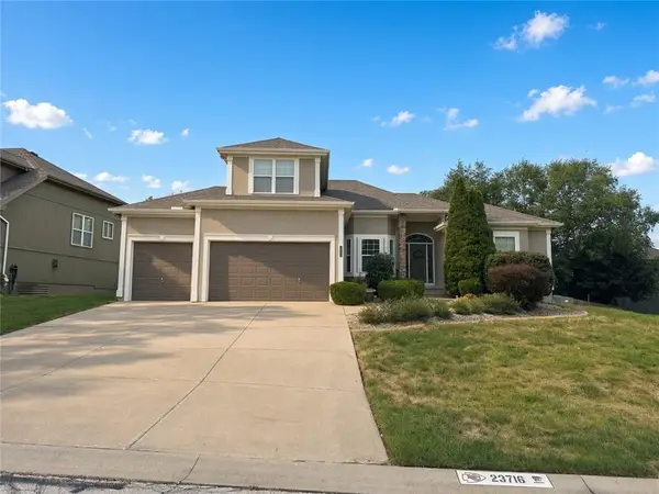 23716 W 52nd Terrace, Shawnee, KS 66226