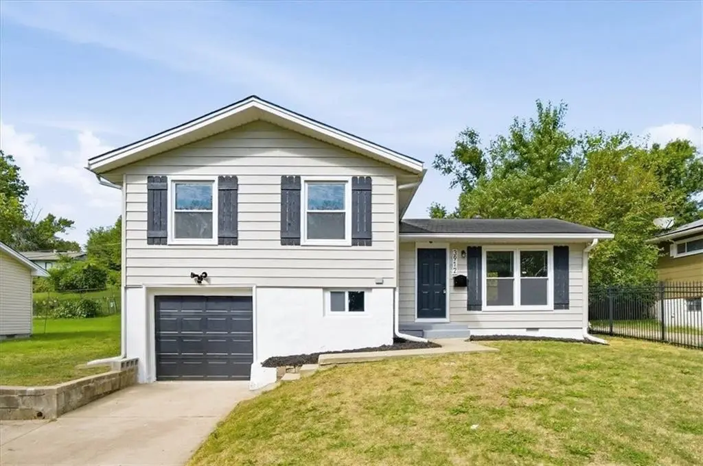 3912 E 47th Terrace, Kansas City, MO 64130 - #1