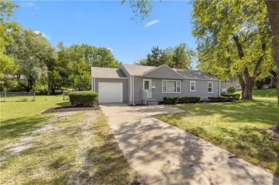 5433 Willow Avenue, Raytown, MO 64133 - #2