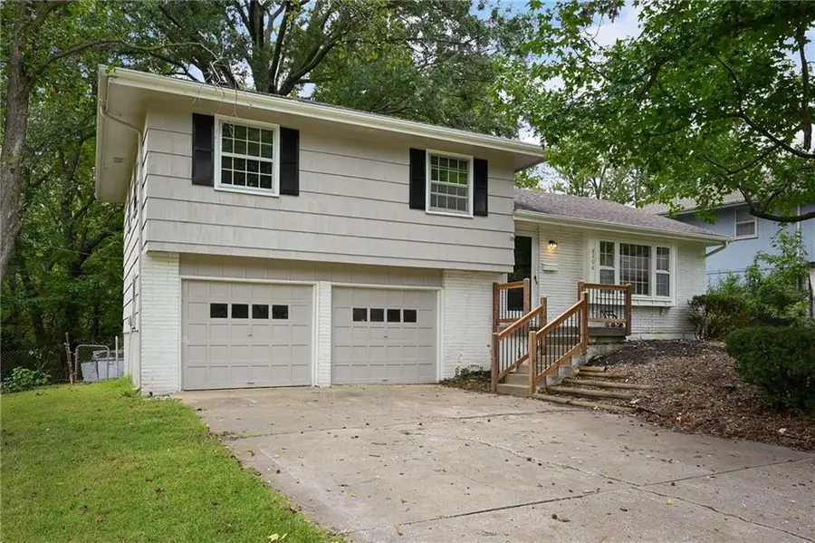 8206 Elm Avenue, Raytown, MO 64138 - #3