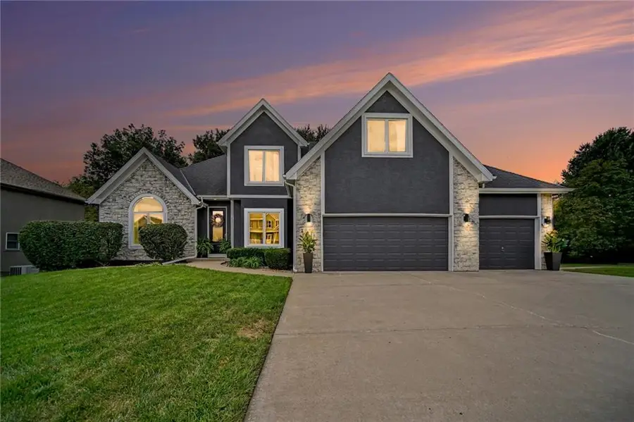 201 Surrey Court, Smithville, MO 64089 - #2