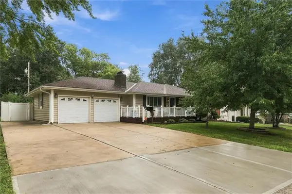 303 SW Marion Lane, Lee's Summit, MO 64081