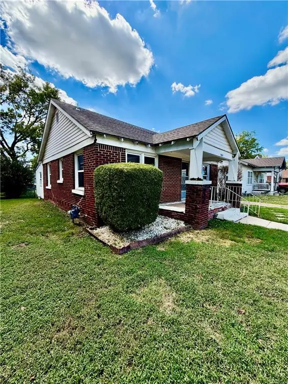 1203 W 5th Street, Coffeyville, KS 67337 - #2