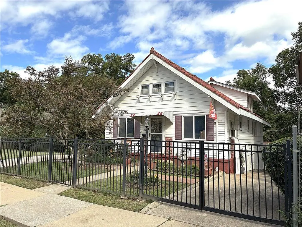 3525 Flora Avenue, Kansas City, MO 64109 - #1