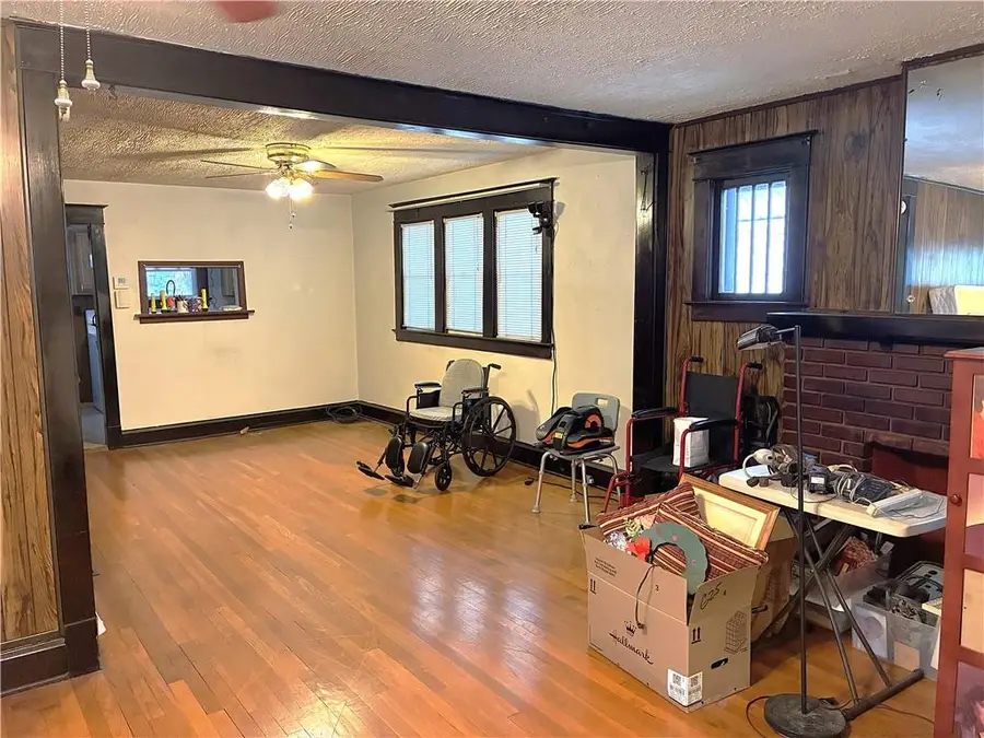 3525 Flora Avenue, Kansas City, MO 64109 - #3