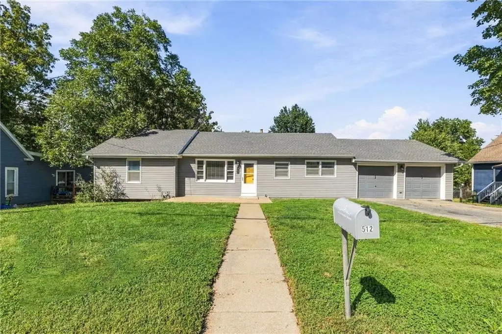 512 E Woods Street, Smithville, MO 64089 - #1