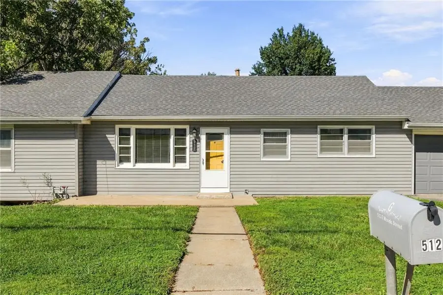512 E Woods Street, Smithville, MO 64089 - #2