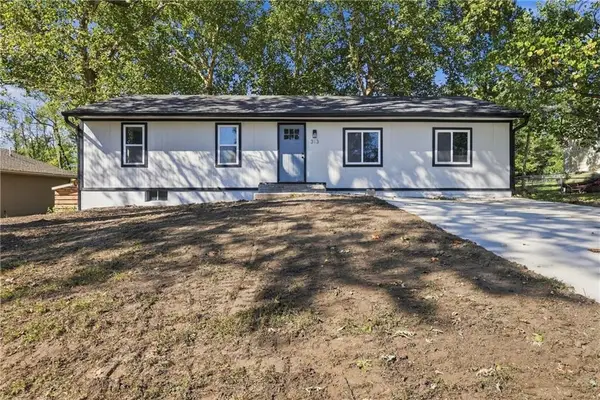 313 Clearview Drive, Pleasant Hill, MO 64080