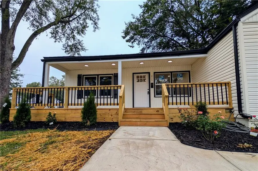 2720 N 33rd Street, Kansas City, KS 66104 - #2
