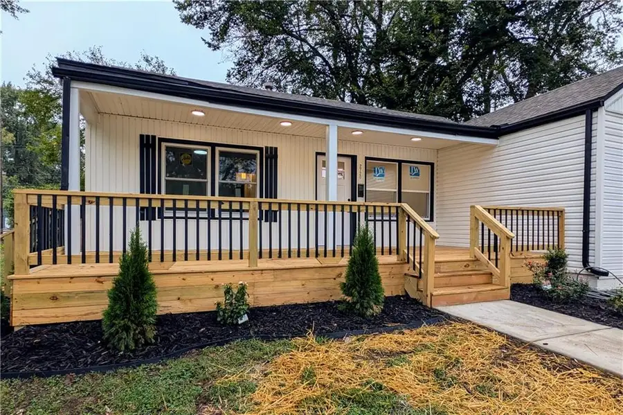 2720 N 33rd Street, Kansas City, KS 66104 - #3