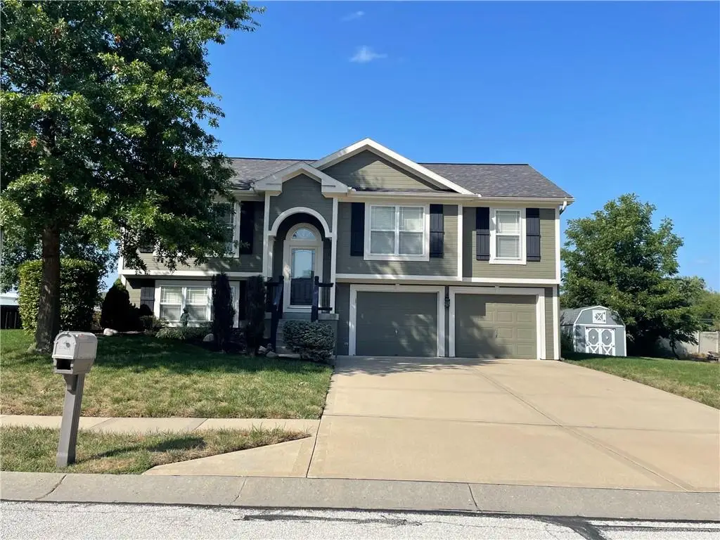 920 E 8th St Circle, Kearney, MO 64060 - #1