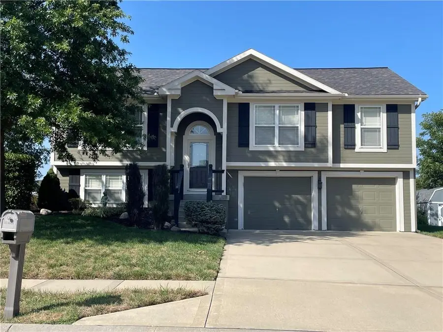 920 E 8th St Circle, Kearney, MO 64060 - #3