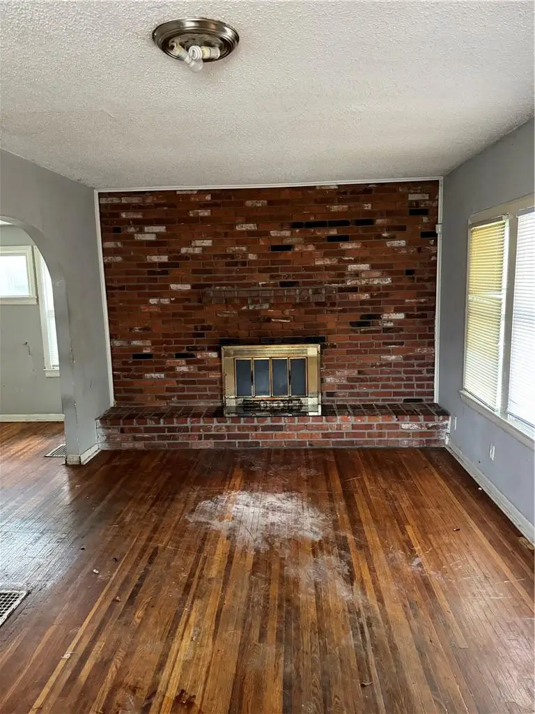 2110 E 69th Street, Kansas City, MO 64132 - #2