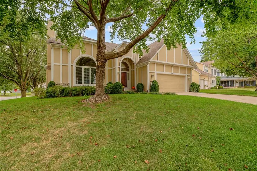 6812 Haskins Street, Shawnee, KS 66216 - #2
