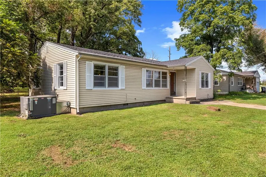 635 N Perkins Street, Nevada, MO 64772 - #2