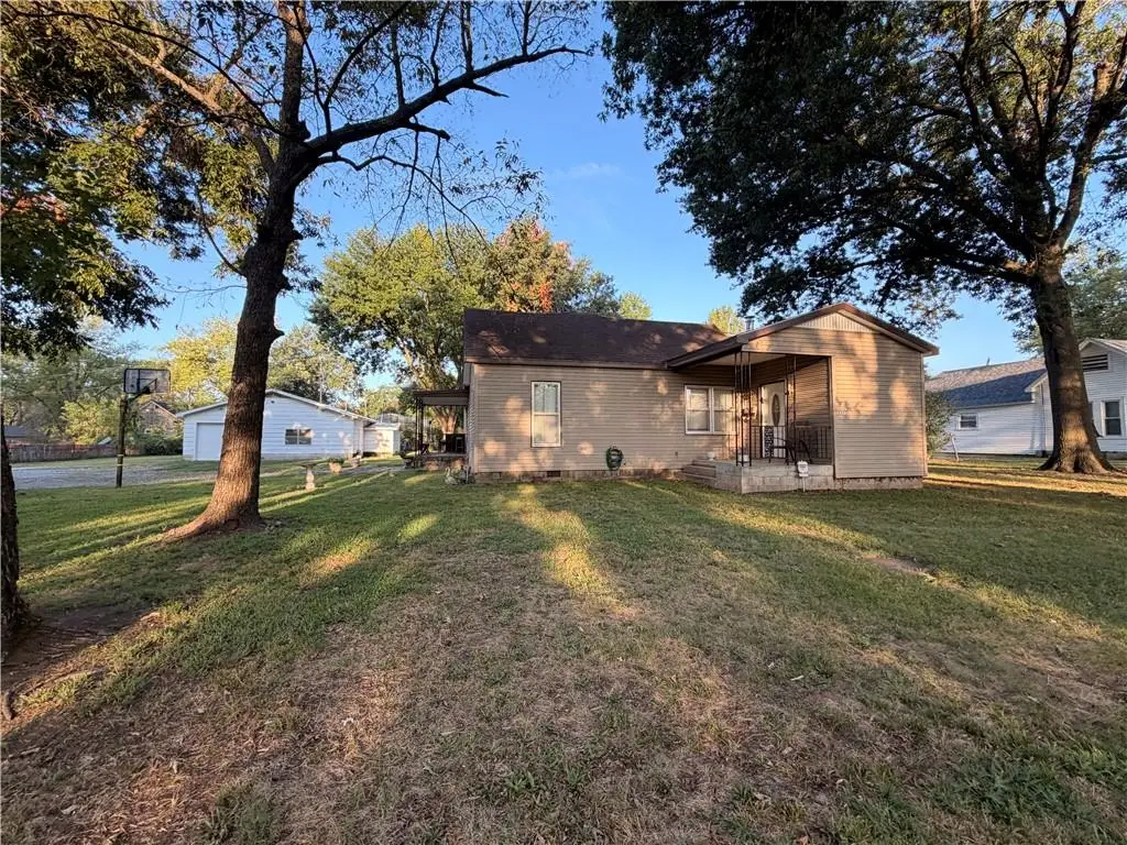 537 S Minnesota Avenue, Columbus, KS 66725 - #1