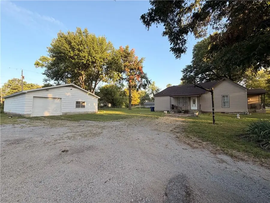 537 S Minnesota Avenue, Columbus, KS 66725 - #3