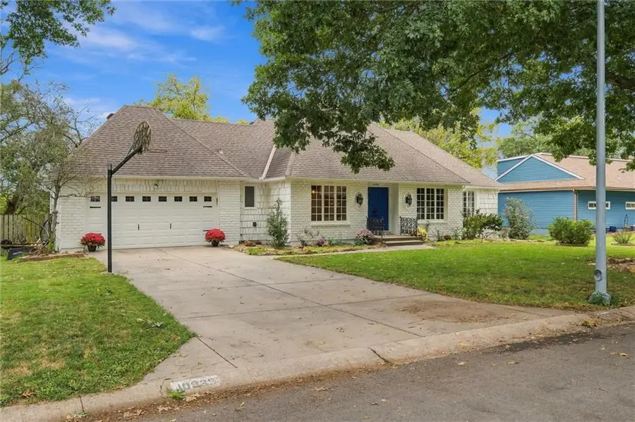 10935 Lydia Avenue, Kansas City, MO 64131 - #2