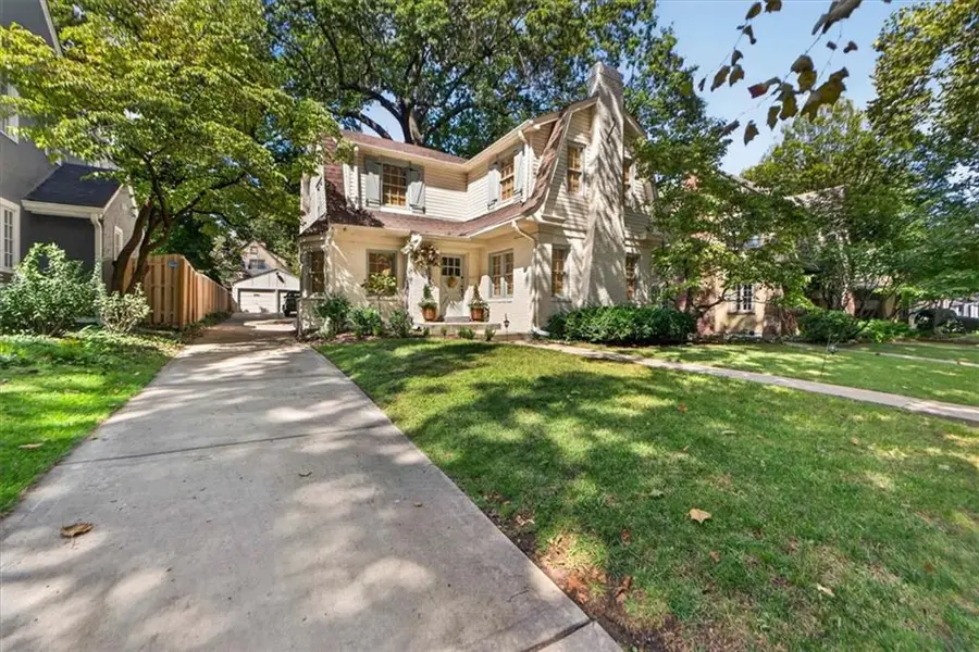 6848 Edgevale Road, Kansas City, MO 64113 - #2