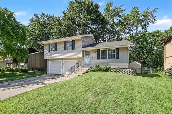 2018 E Mohawk Court, Olathe, KS 66062