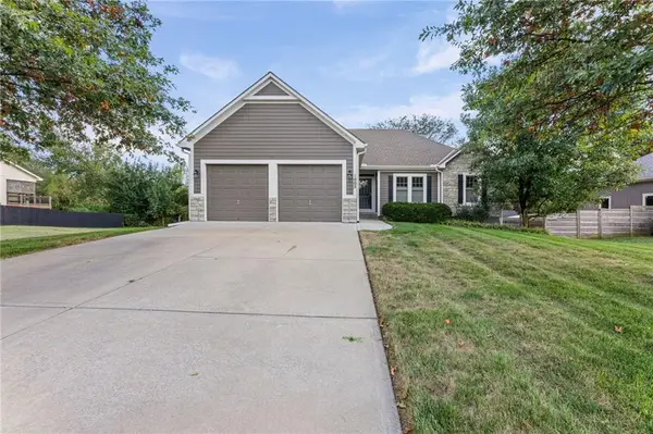 1005 Hidden Meadows Drive, Paola, KS 66071