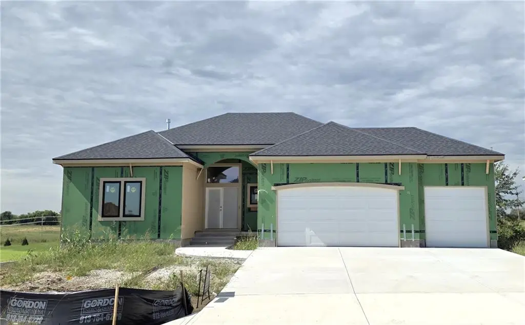 4450 Tee Box Drive, Basehor, KS 66007 - #1