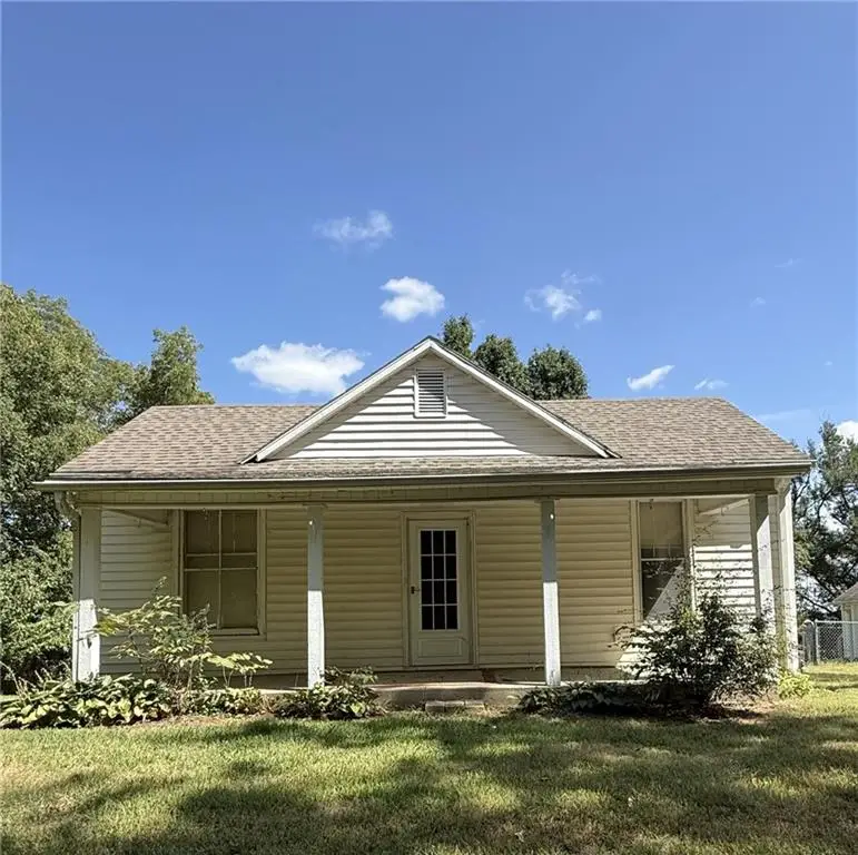 2403 N 2nd Street, Saint Joseph, MO 64505 - #1