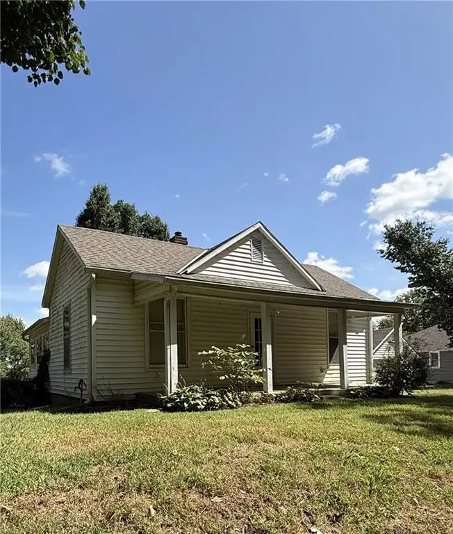 2403 N 2nd Street, Saint Joseph, MO 64505 - #3