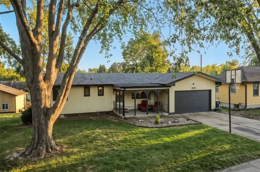 805 Ann Avenue, Harrisonville, MO 64701 - #2