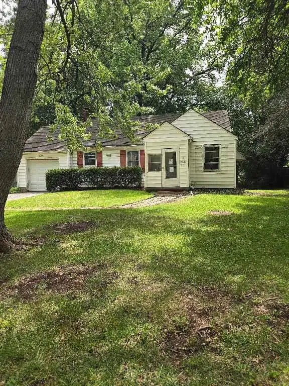 2305 W 73rd Street, Prairie Village, KS 66208 - #1