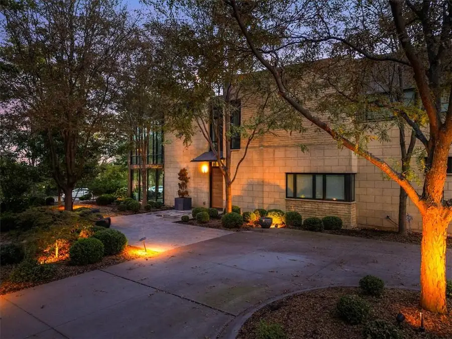 815 W 52nd Street, Kansas City, MO 64112 - #2