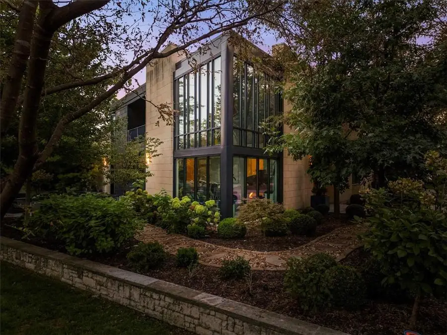 815 W 52nd Street, Kansas City, MO 64112 - #3