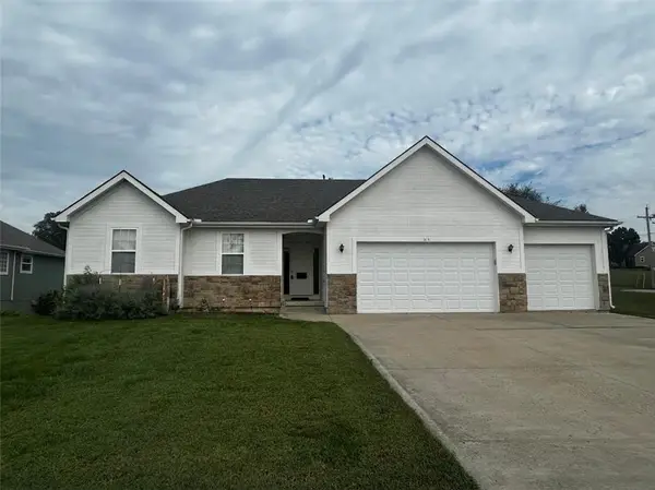 313 S Whilshire Drive, Tonganoxie, KS 66086