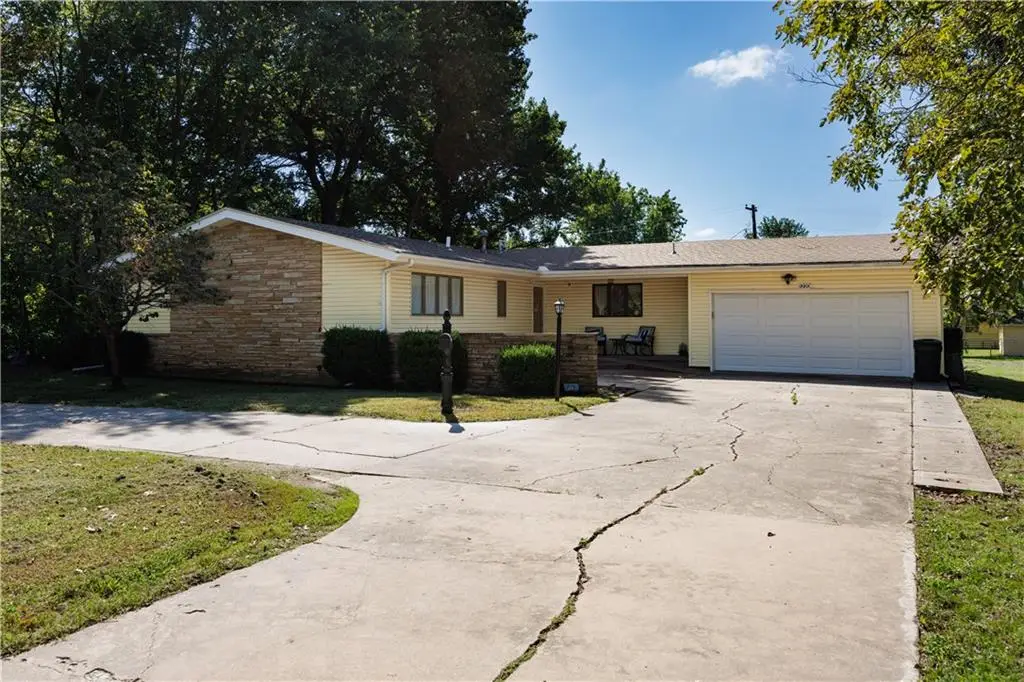 1220 Washington Street, Fredonia, KS 66736 - #1