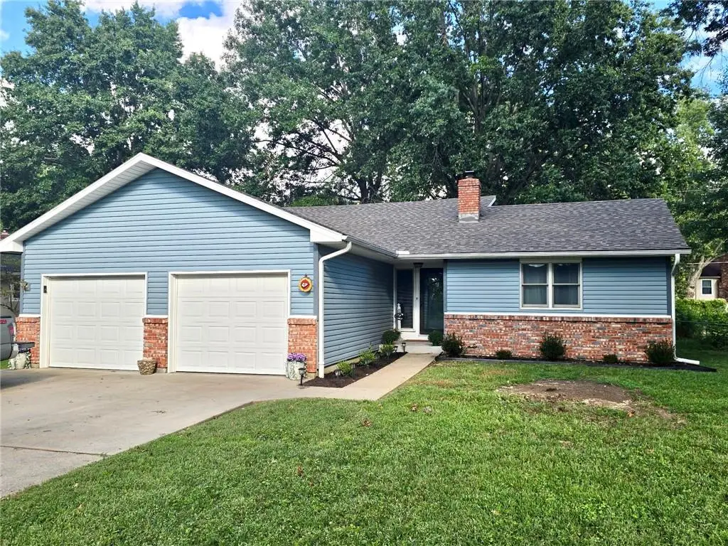 207 S Broadmoor Street, Louisburg, KS 66053 - #1