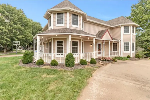 8523 Gillette Street, Lenexa, KS 66215