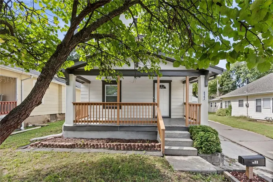 822 S Hardy Avenue, Independence, MO 64053 - #2