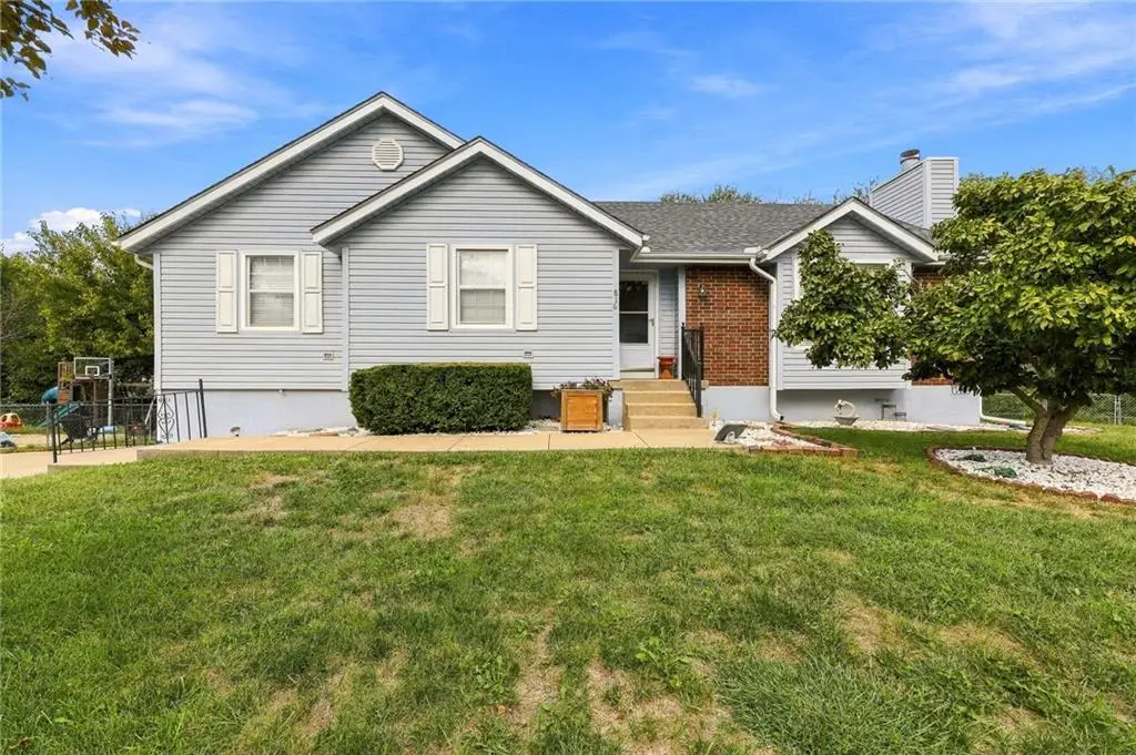 816 SE 16th Street, Oak Grove, MO 64075 - #1