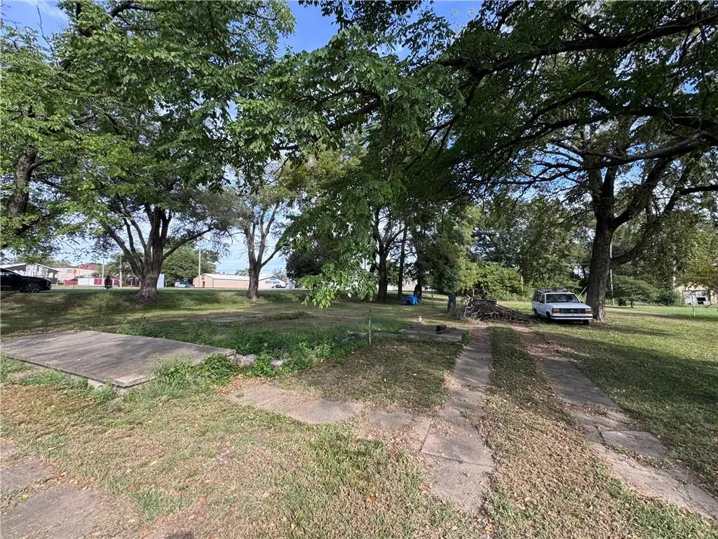 201 E 7th Avenue, Garnett, KS 66032 - #1