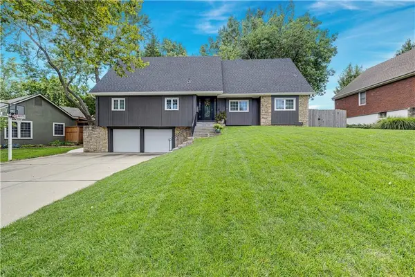 11113 W 99th Place, Overland Park, KS 66214