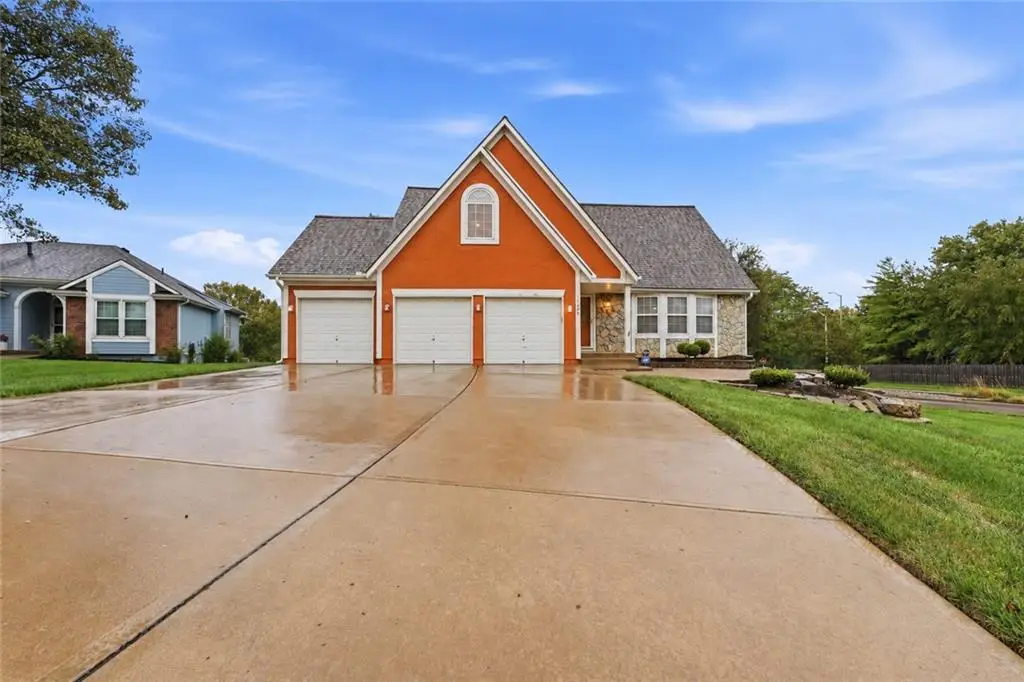 11520 N Madison Avenue, Kansas City, MO 64155 - #1