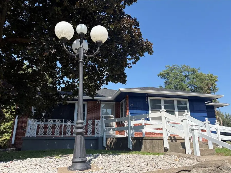 1101 Charles Street, Saint Joseph, MO 64501 - #3