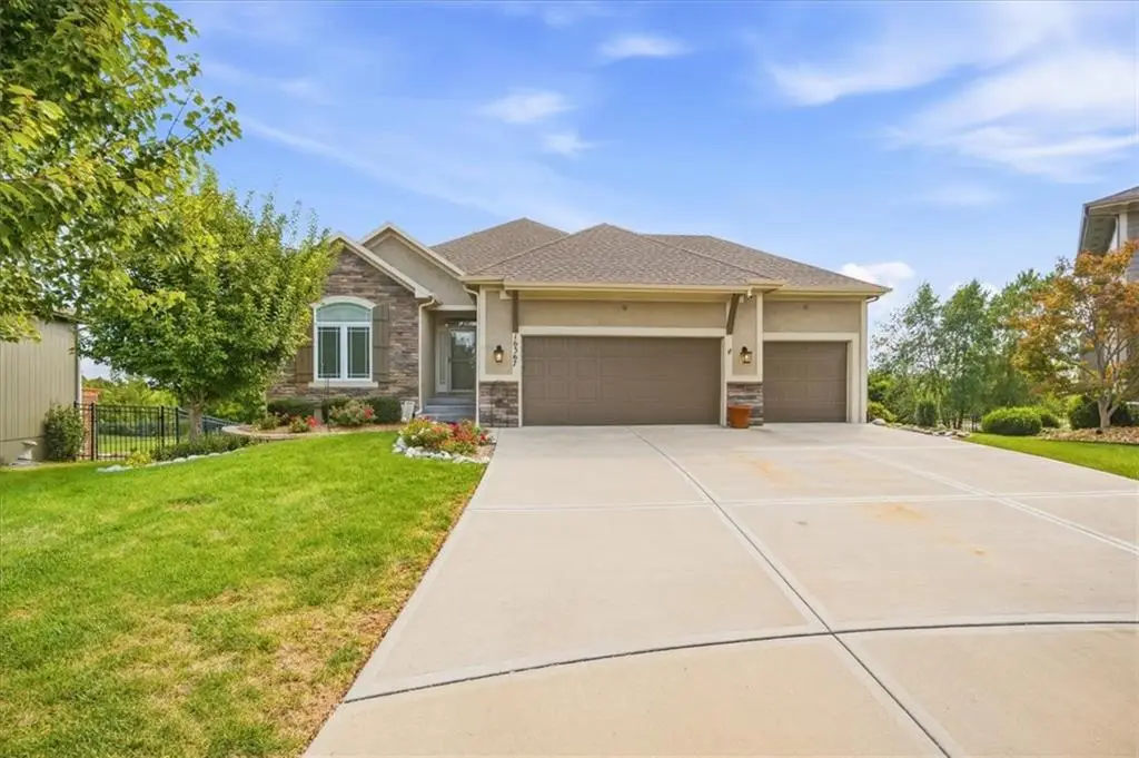 16367 S Heatherwood Street, Olathe, KS 66062 - #1