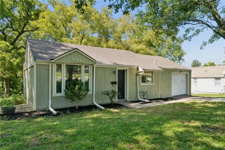 5304 Maywood Avenue, Raytown, MO 64133 - #2