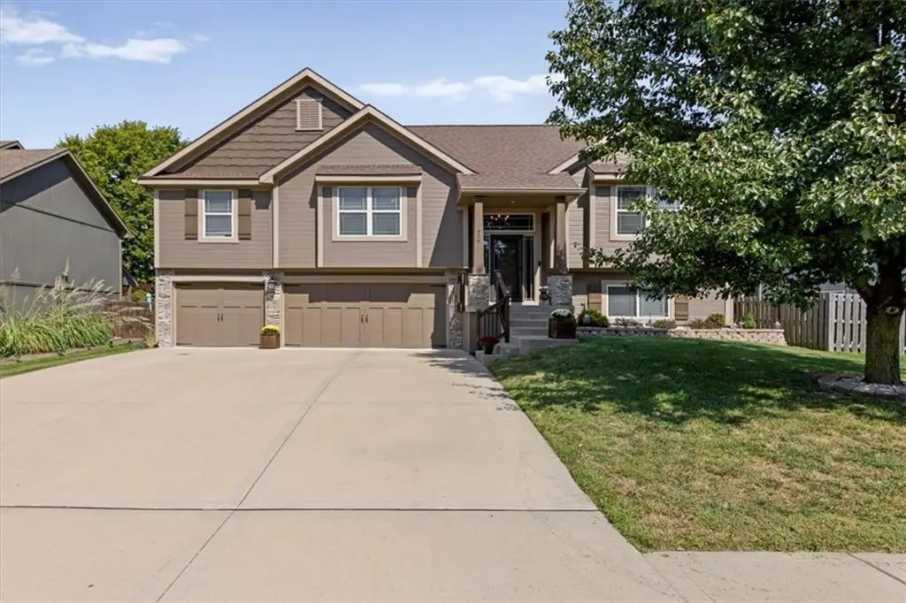 904 NW 110th Terrace, Kansas City, MO 64155 - #1