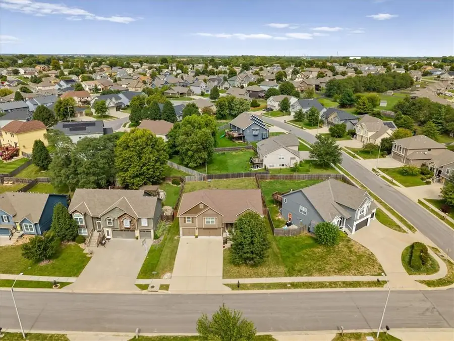 904 NW 110th Terrace, Kansas City, MO 64155 - #2