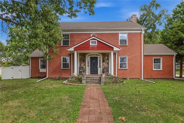 908 E Pearl Street, Harrisonville, MO 64701