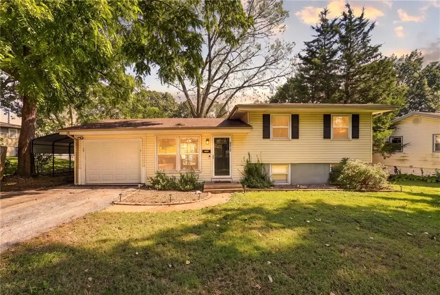 6313 N Wabash Avenue, Kansas City, MO 64118 - #2