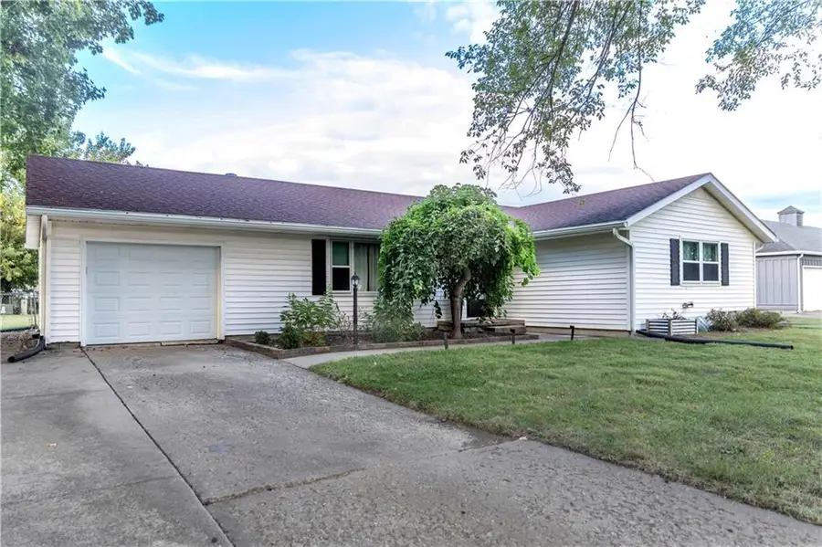 529 North Drive, Marshall, MO 65340 - #3