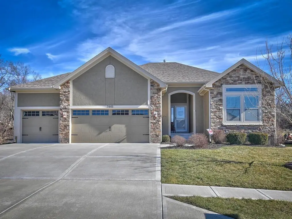 7445 Damon Drive, Parkville, MO 64152 - #1